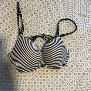 Victoria’s Secret size 36B bra